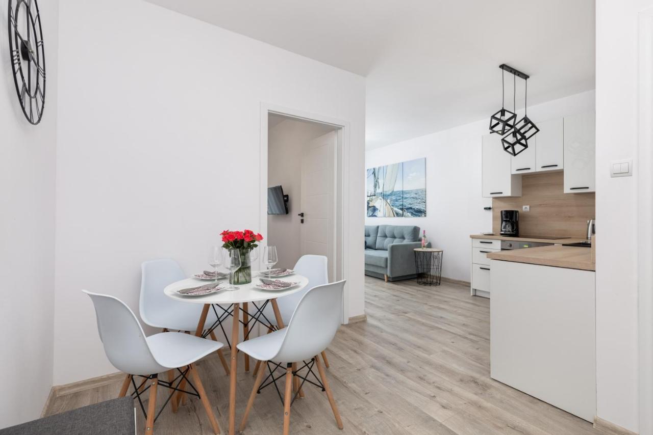 Kapitanski Mostek Apartments Kolobrzeg By Noclegi Renters Exterior photo